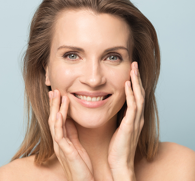 At the start of the procedure, Dr. Rubinstein will administer local anesthesia to the eyelids to numb them.